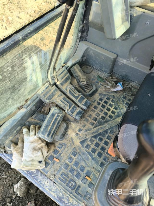 駕駛室左前45度（駕駛室部分）