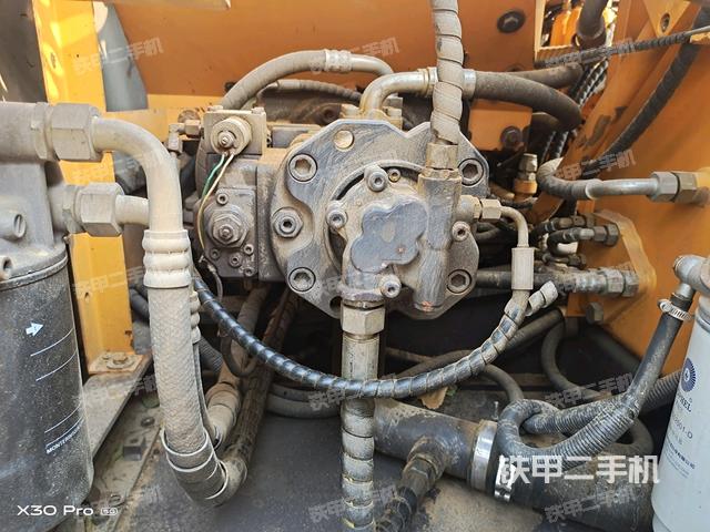 液壓泵艙室正面整體（整機(jī)外觀）