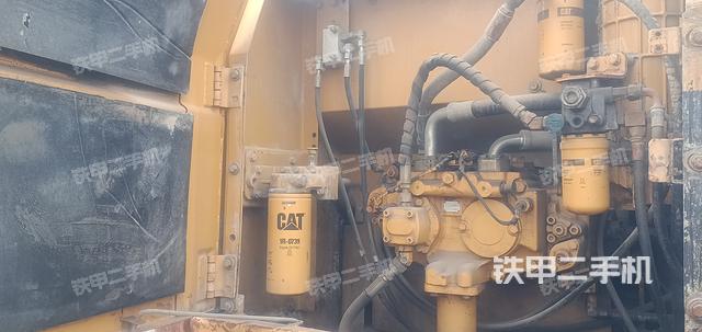 液壓泵艙室正面整體(整機(jī)外觀) 液壓泵艙室正面整體(整機(jī)外觀)