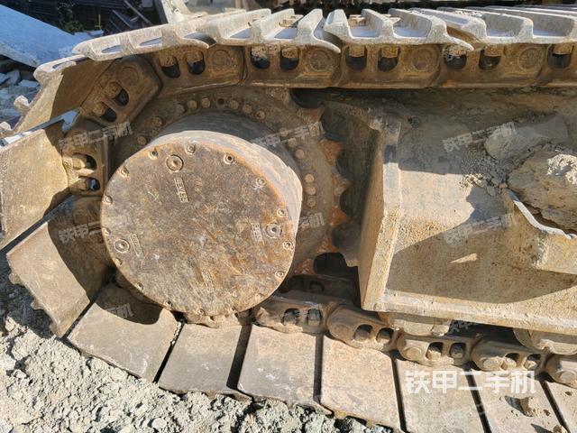 右側(cè)履帶整體(行走機(jī)構(gòu)) 右側(cè)履帶整體(行走機(jī)構(gòu))