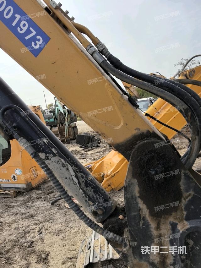 大臂根部?斜（工作和回轉(zhuǎn)裝置）