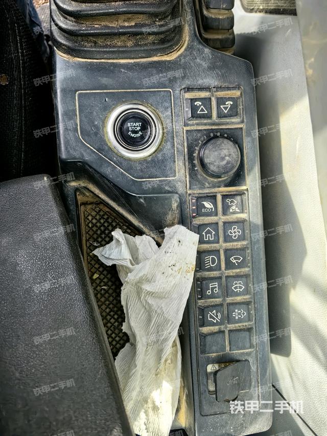 座椅右側(cè)控制臺/鑰匙門/油門/含右手柄（駕駛室部分）