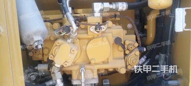 液壓泵艙室正面整體（整機(jī)外觀）