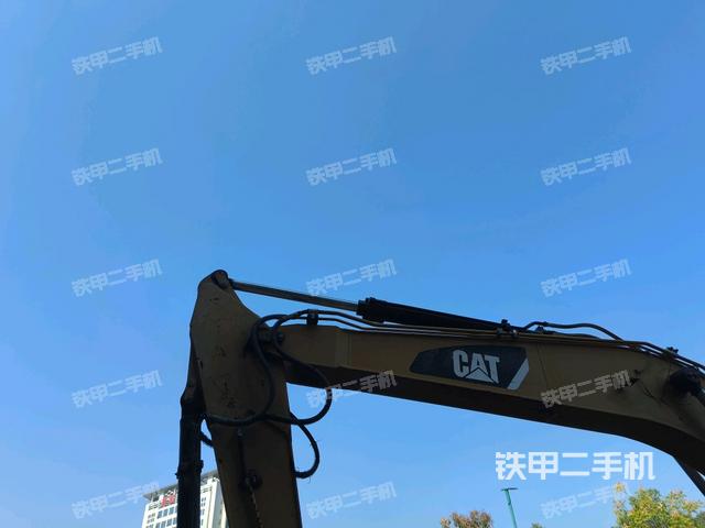 鏟斗右后整體(工作和回轉(zhuǎn)裝置) 鏟斗右后整體(工作和回轉(zhuǎn)裝置)
