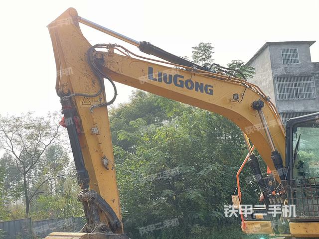 大臂根部?斜視(工作和回轉(zhuǎn)裝置) 大臂根部?斜視(工作和回轉(zhuǎn)裝置)