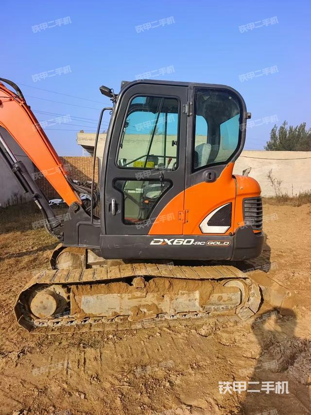 駕駛室整體(整機外觀) 駕駛室整體(整機外觀)