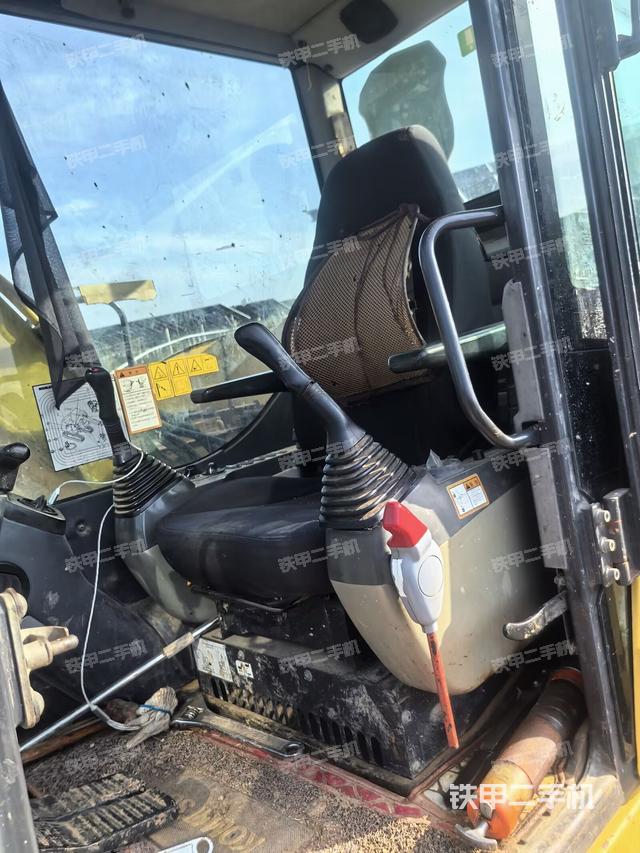 駕駛室整體（整機外觀）