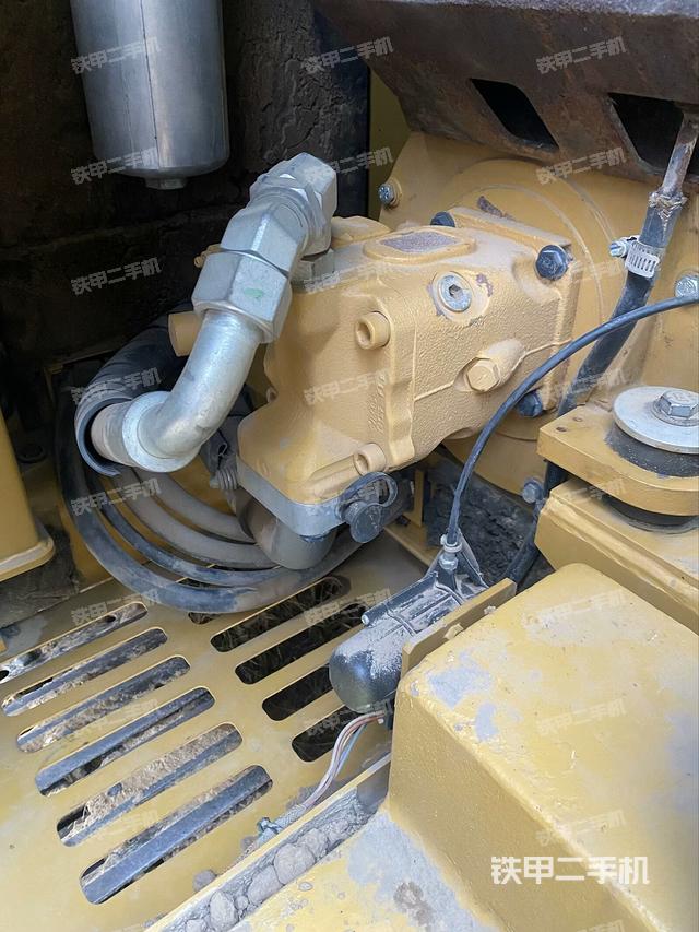液壓泵艙室正面整體(整機(jī)外觀) 液壓泵艙室正面整體(整機(jī)外觀)