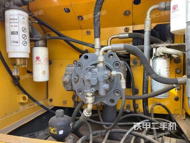 液壓泵艙室正面整體（整機(jī)外觀）