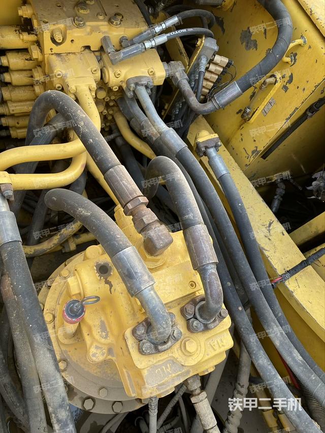 回轉(zhuǎn)馬達和主控閥（整機外觀）