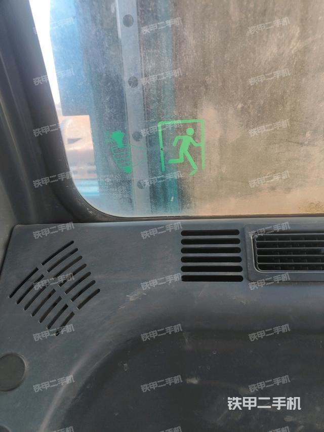 后窗玻璃角標(biāo)（駕駛室部分）