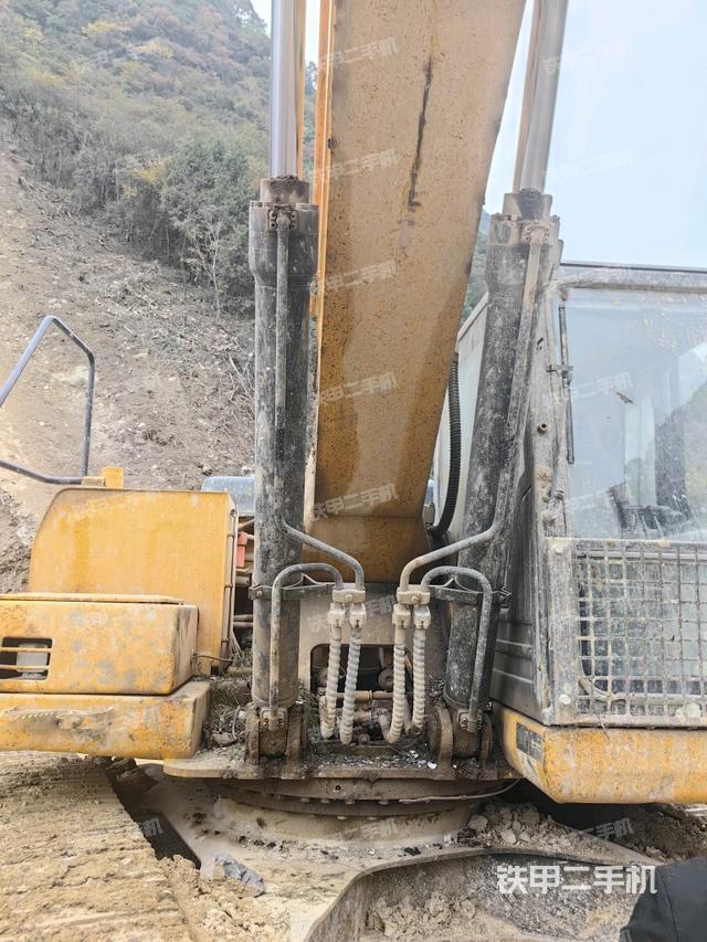 大臂油缸整體?豎拍（工作和回轉(zhuǎn)裝置）