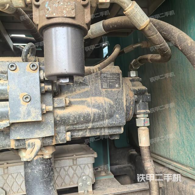 液壓泵艙室正面整體(整機(jī)外觀) 液壓泵艙室正面整體(整機(jī)外觀)