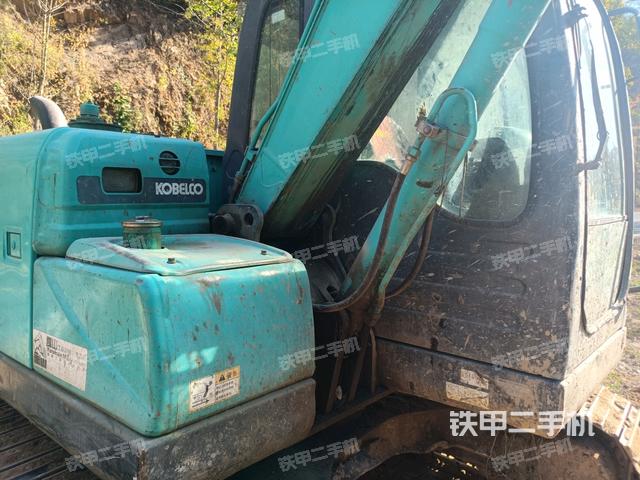 大臂根部?斜（工作和回轉(zhuǎn)裝置）