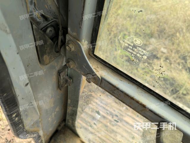 座椅右側(cè)控制臺(tái)/鑰匙門/油門/含右手柄（駕駛室部分）