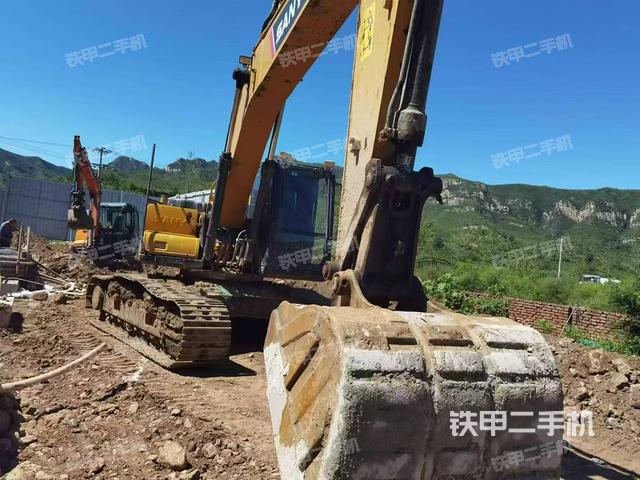 駕駛室頂部（整機外觀）