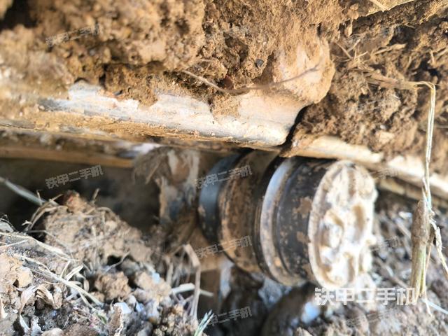 右驅(qū)動輪（行走機構(gòu)）