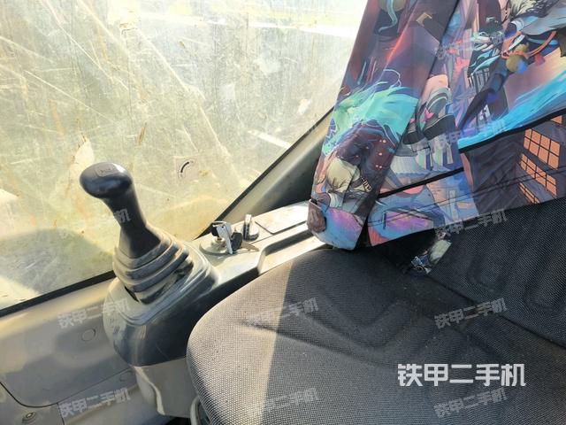 右側(cè)玻璃角標(biāo)（駕駛室部分）