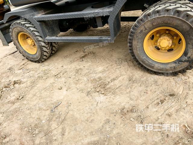 右側履帶整體?(行走機構) 右側履帶整體?(行走機構)