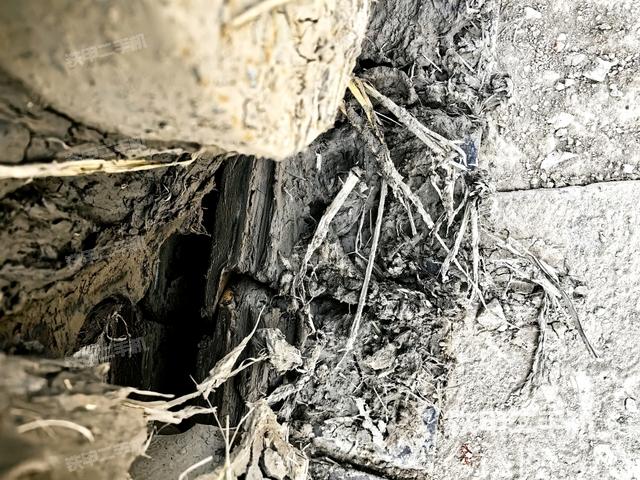 左驅(qū)動輪（行走機構(gòu)）