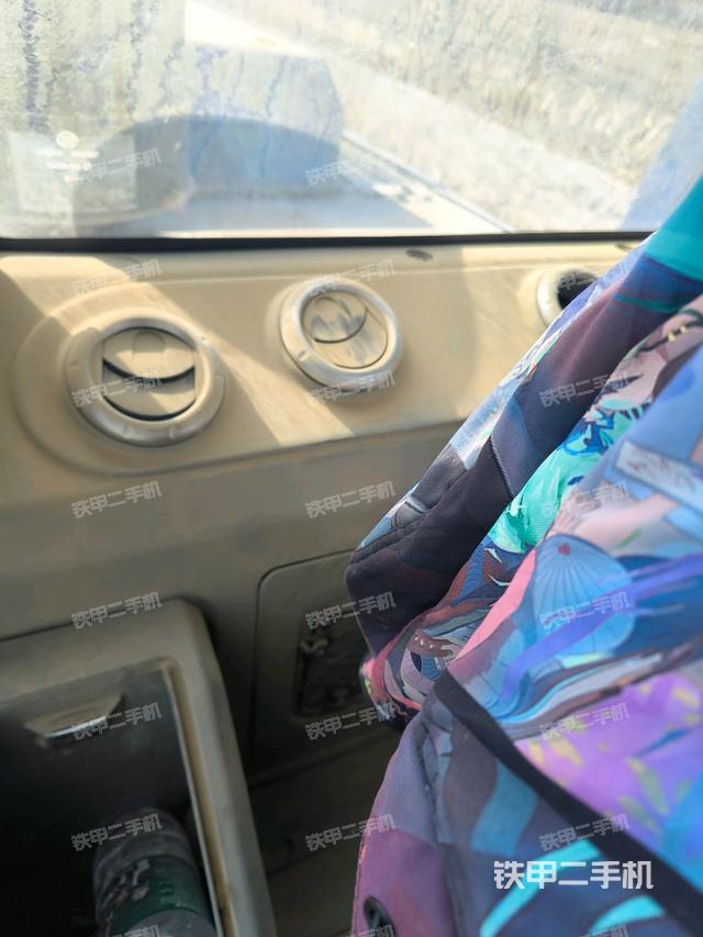 座椅右側(cè)控制臺/鑰匙門/油門/含右手柄（駕駛室部分）