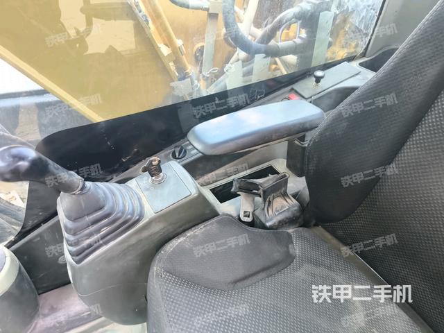 座椅后部(駕駛室部分) 座椅后部(駕駛室部分)
