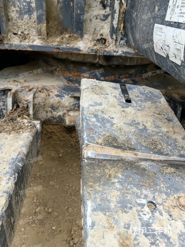 轉(zhuǎn)盤和下車架正前（工作和回轉(zhuǎn)裝置）