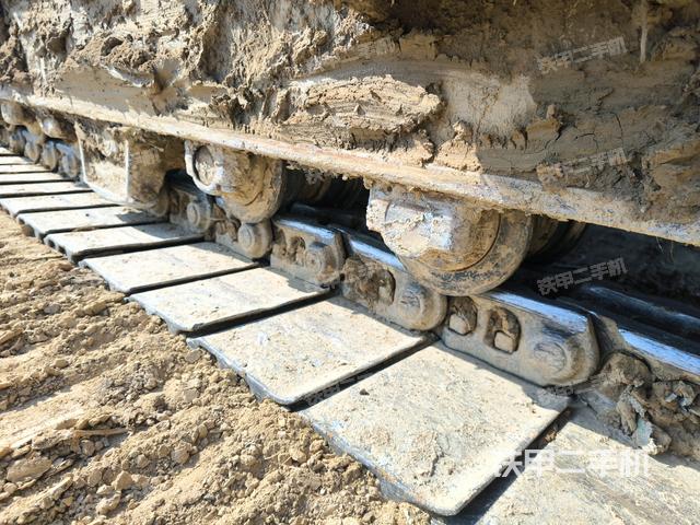 左驅(qū)動輪（行走機(jī)構(gòu)）