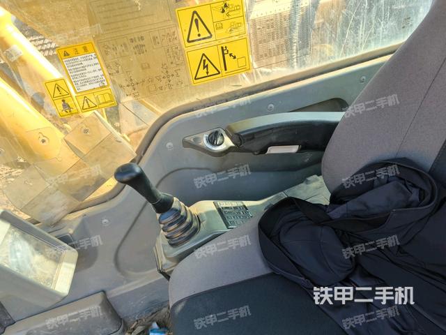 左后方玻璃角標(biāo)（駕駛室部分）