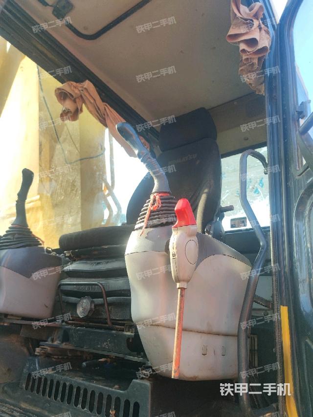 左后方玻璃角標(biāo)（駕駛室部分）