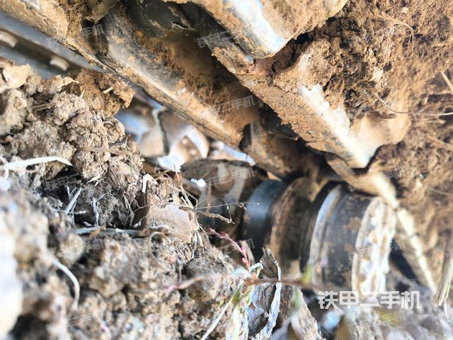 左驅(qū)動輪（行走機構(gòu)）