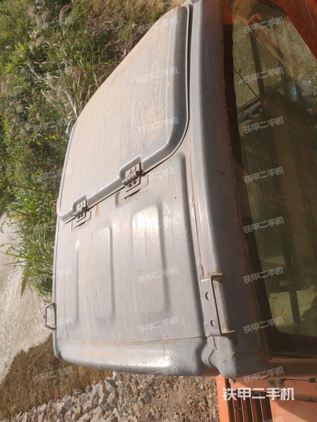 駕駛室頂部（整機外觀）