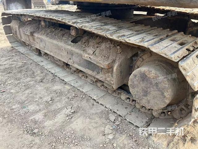 單側(cè)履帶整體(整機(jī)外觀) 單側(cè)履帶整體(整機(jī)外觀)