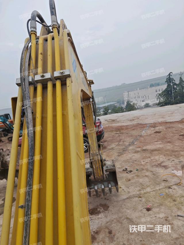 大臂背部俯視（工作和回轉(zhuǎn)裝置）