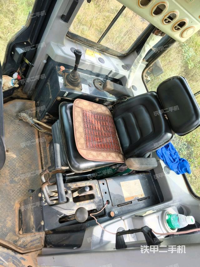 玻璃角標(biāo)（推土機駕駛室）