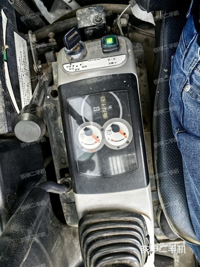 座椅右側(cè)控制臺(tái)/鑰匙門/油門/含右手柄（駕駛室部分）