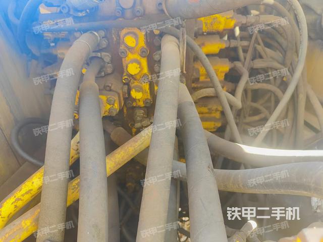 回轉馬達和主控閥（整機外觀）