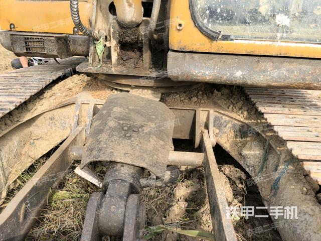 轉(zhuǎn)盤和下車架正前（工作和回轉(zhuǎn)裝置）