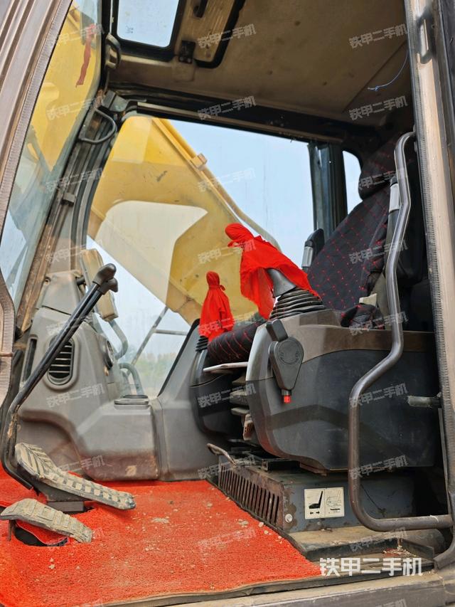 駕駛室整體（整機外觀）