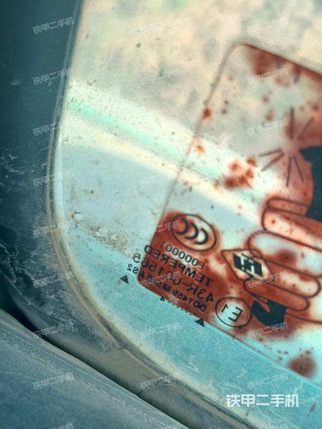 后窗玻璃角標（駕駛室部分）