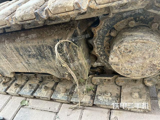 單側(cè)履帶整體(整機外觀) 單側(cè)履帶整體(整機外觀)