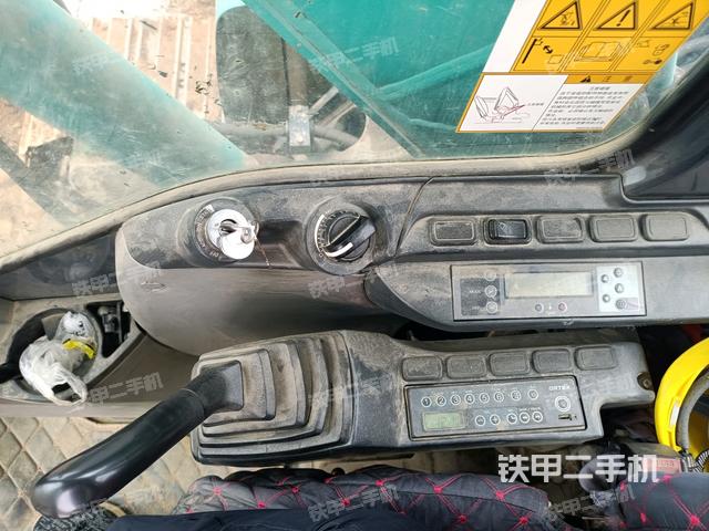 座椅右側(cè)控制臺/鑰匙門/油門/含右手柄(駕駛室部分) 座椅右側(cè)控制臺/鑰匙門/油門/含右手柄(駕駛室部分)
