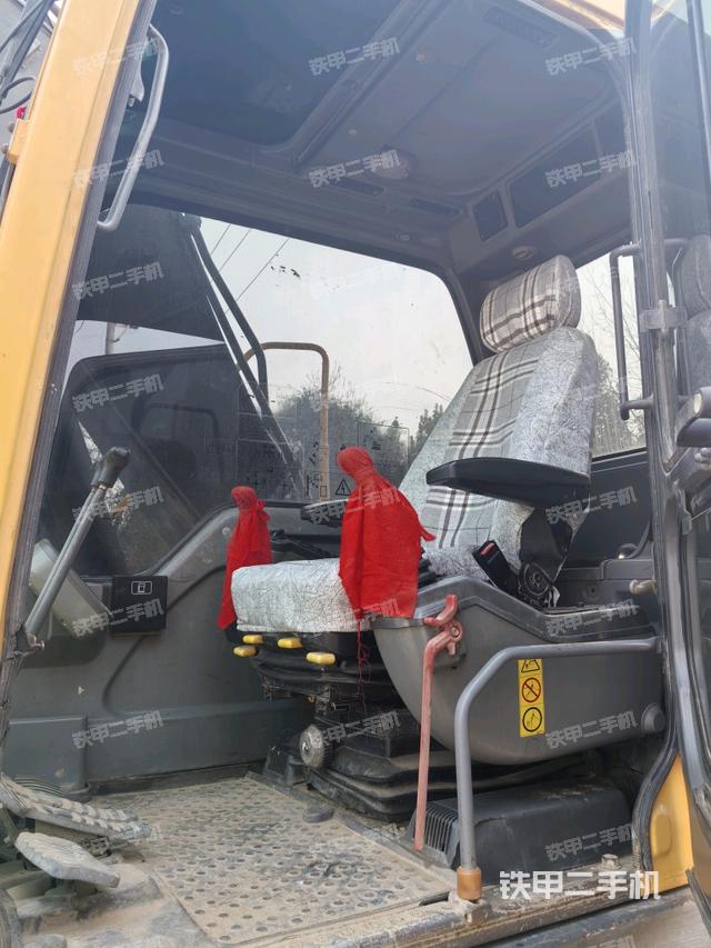 駕駛室整體（整機(jī)外觀(guān)）