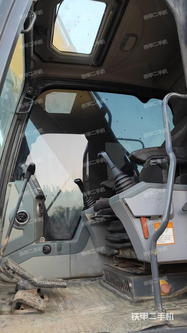 駕駛室整體（整機(jī)外觀）