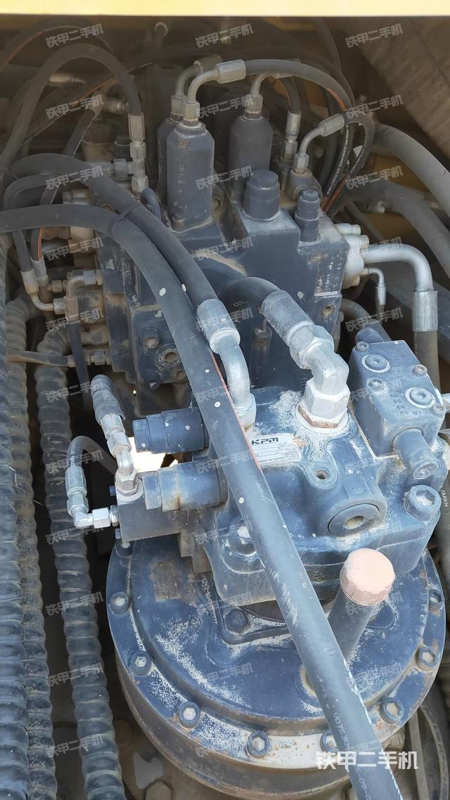 回轉(zhuǎn)馬達(dá)和主控閥（整機(jī)外觀）