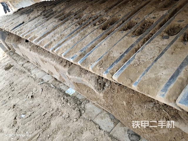 沃尔沃EC140D挖掘机的设备实拍-第3张实拍照片