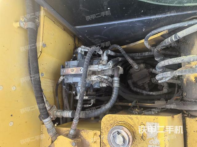 回轉(zhuǎn)馬達和主控閥（整機外觀）