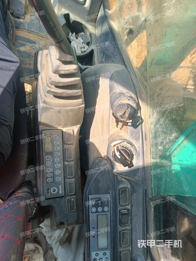 座椅右側(cè)控制臺/鑰匙門/油門/含右手柄（駕駛室部分）