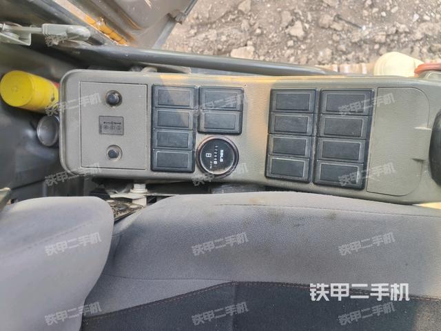 座椅左側(cè)控制臺/音響/含左手柄（駕駛室部分）