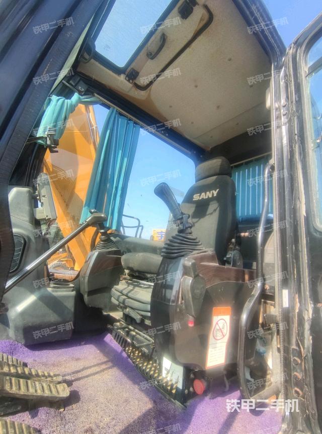 駕駛室整體(整機外觀) 駕駛室整體(整機外觀)